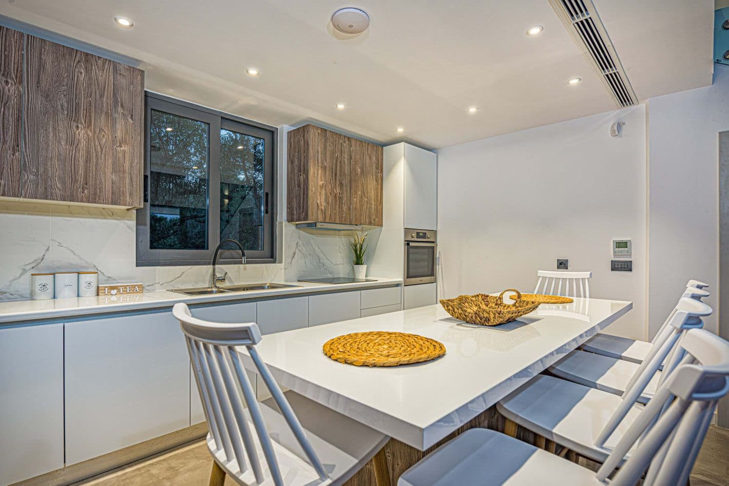 Kitchen and breakfast dining area at Divine Villa